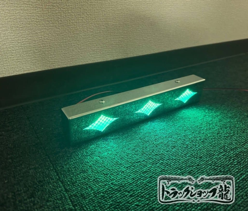 新品即納！ステンレス 菱抜き アンドン 300幅 工具箱下 燃料タンク下 シャーシ 鏡面仕様 LEDライト付き S0651S 7,834円