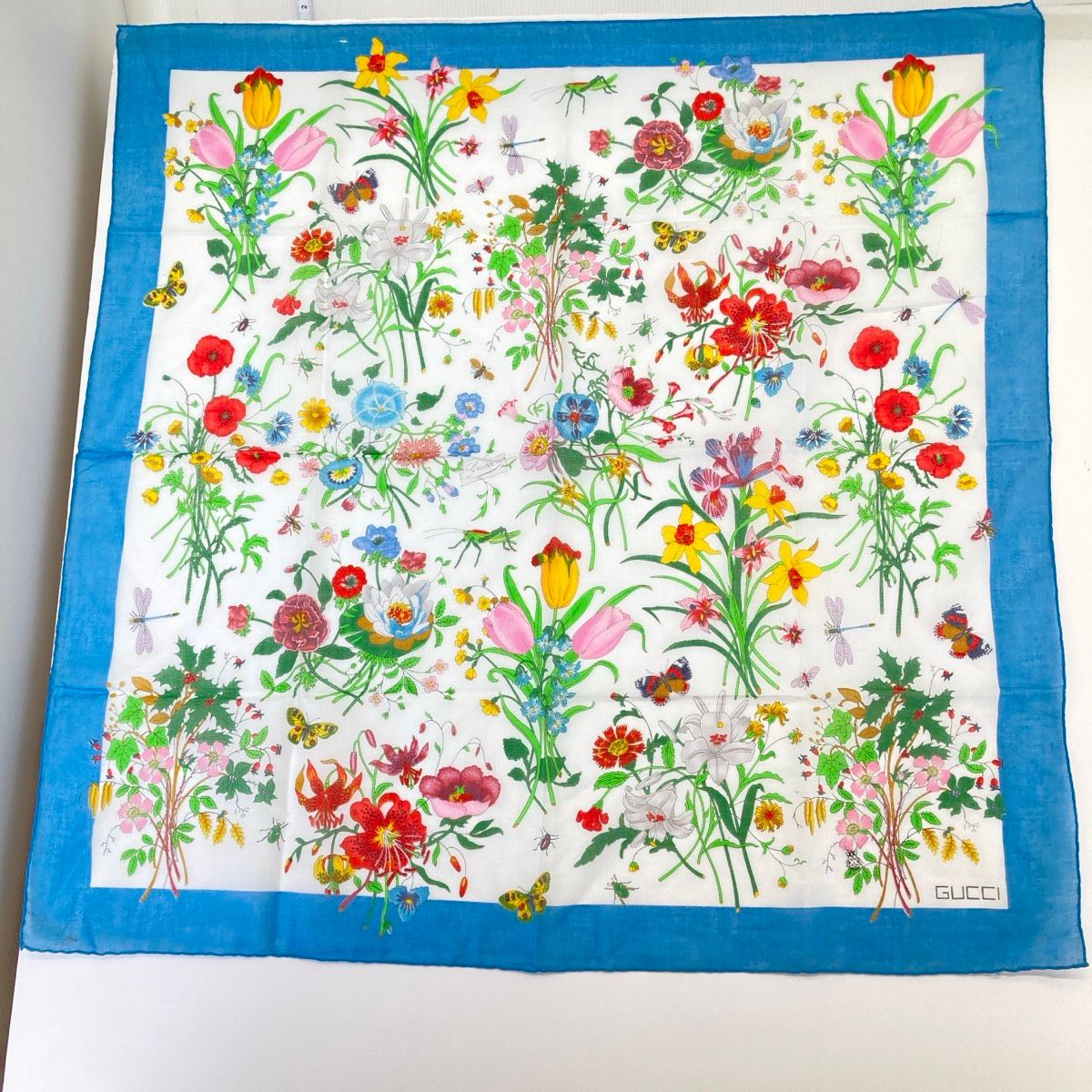 美品 GUCCI 70s ヴィンテージ グッチ スカーフ/ハンカチ Vittorio Accornero ワイルドフラワー 花柄 蝶 昆虫 フローラ[ON01306]