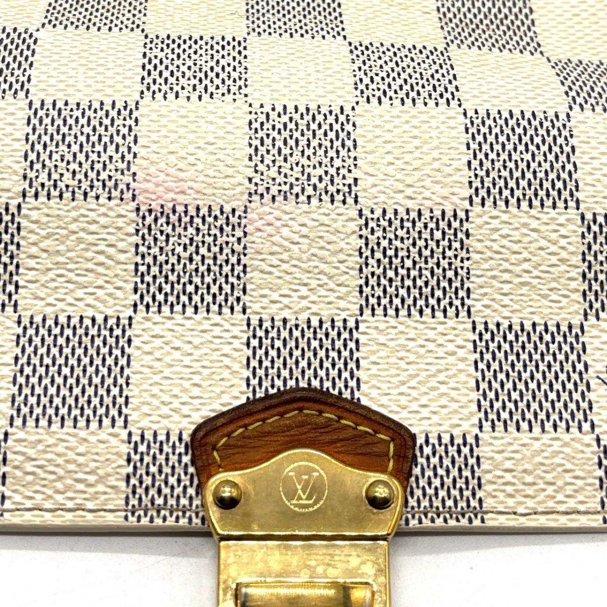 格子に宿る品格】 Louis Vuitton 三つ折り財布 ダミエアズール