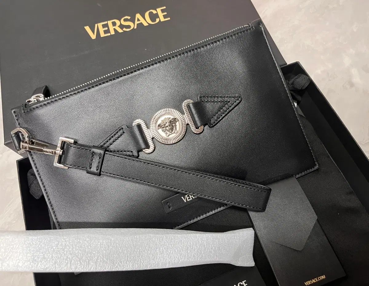 新品) ヴェルサーチェ クラッチバッグ ブラック