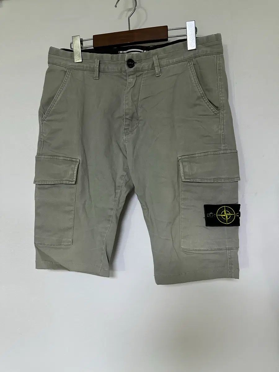 STONE ISLAND ストーンアイランド カーゴ ハーフパンツ カーキ 19,522円