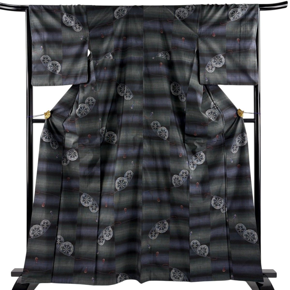 大島紬 身丈163cm 裄丈66.5cm M 袷 証紙 源氏車 組紐 深緑 正絹 名品 【中古】 13,172円