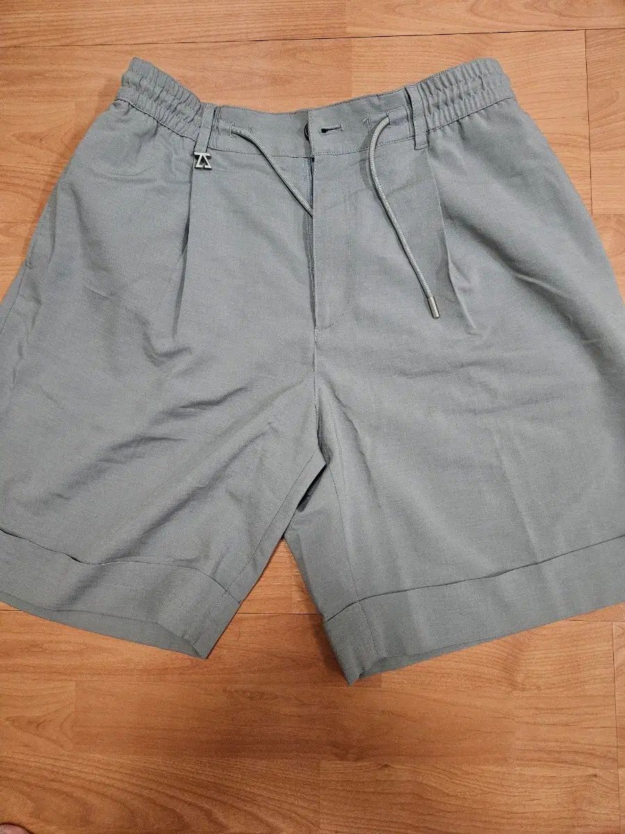 ZIOSONGZIO (ジオソンジオ) 薄いカーキ色のハーフパンツ 7,373円