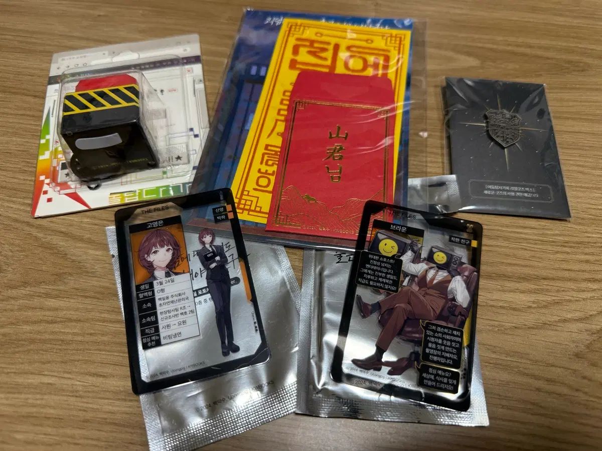 괴출ポップアップグッズ（サン様お守り ウリが助けキーホルダー 銀心臓バッジ アクリルカード）
