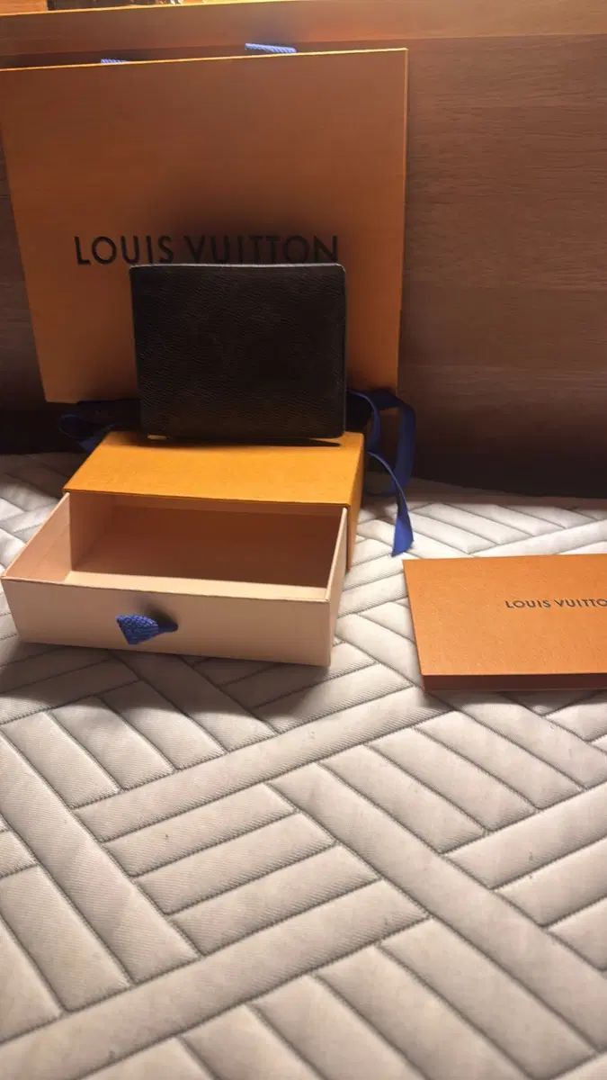 ルイヴィトン エクリプス 二つ折り財布