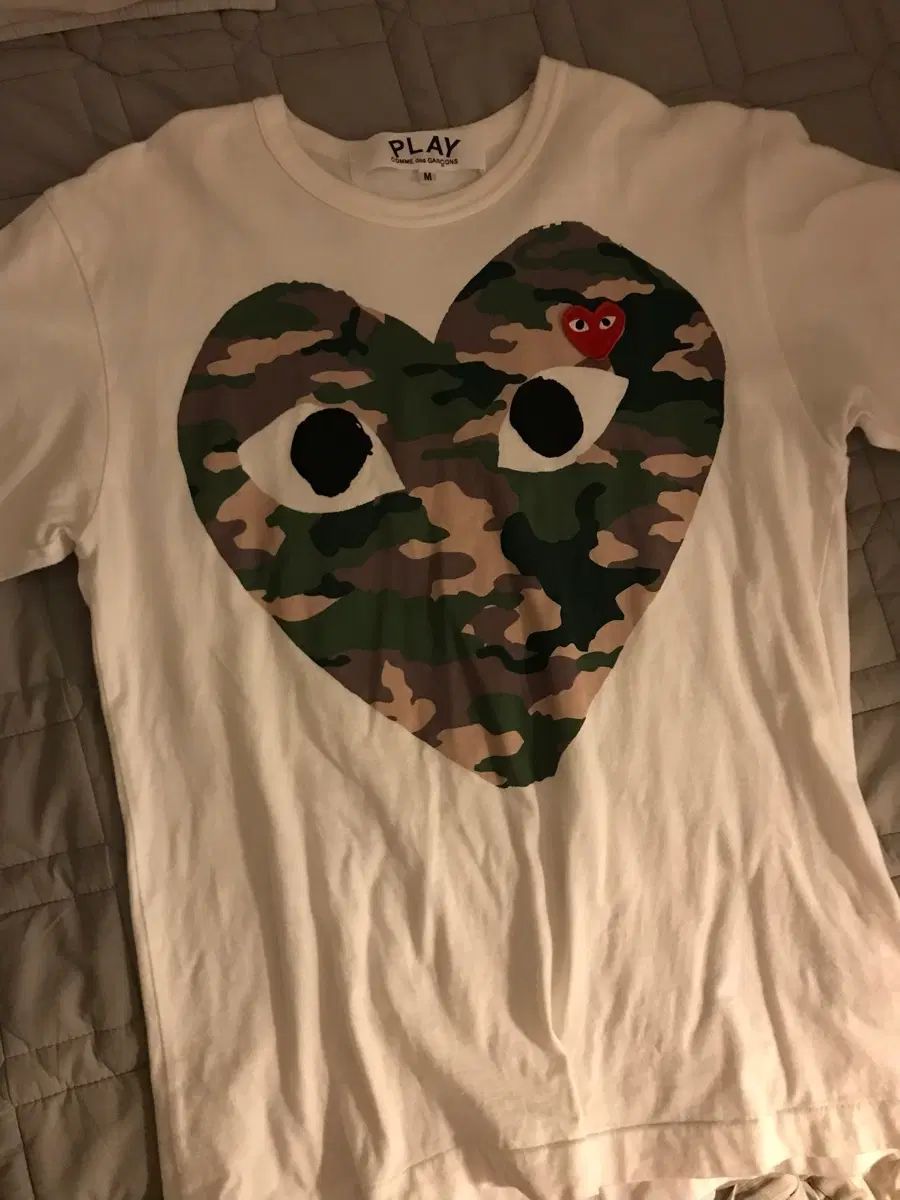 コム・デ・ギャルソン PLAY カモフラ ハート 半袖Tシャツ