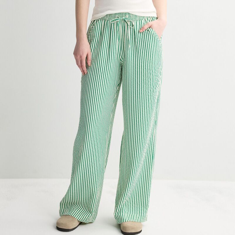 エスオー レディース ボトムス カジュアルパンツ Juniors SO MidRise Drapey Seersucker Pants Cream Green Stripe クリーム