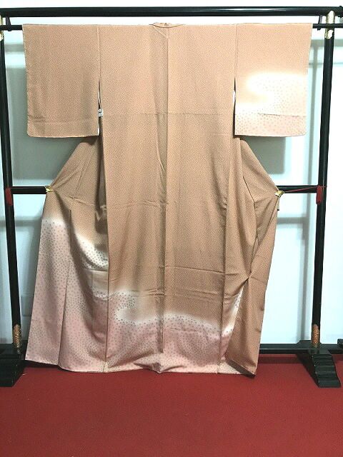 【中古】Mサイズ 付け下げ 正絹 曙色地に小花模様 8,140円