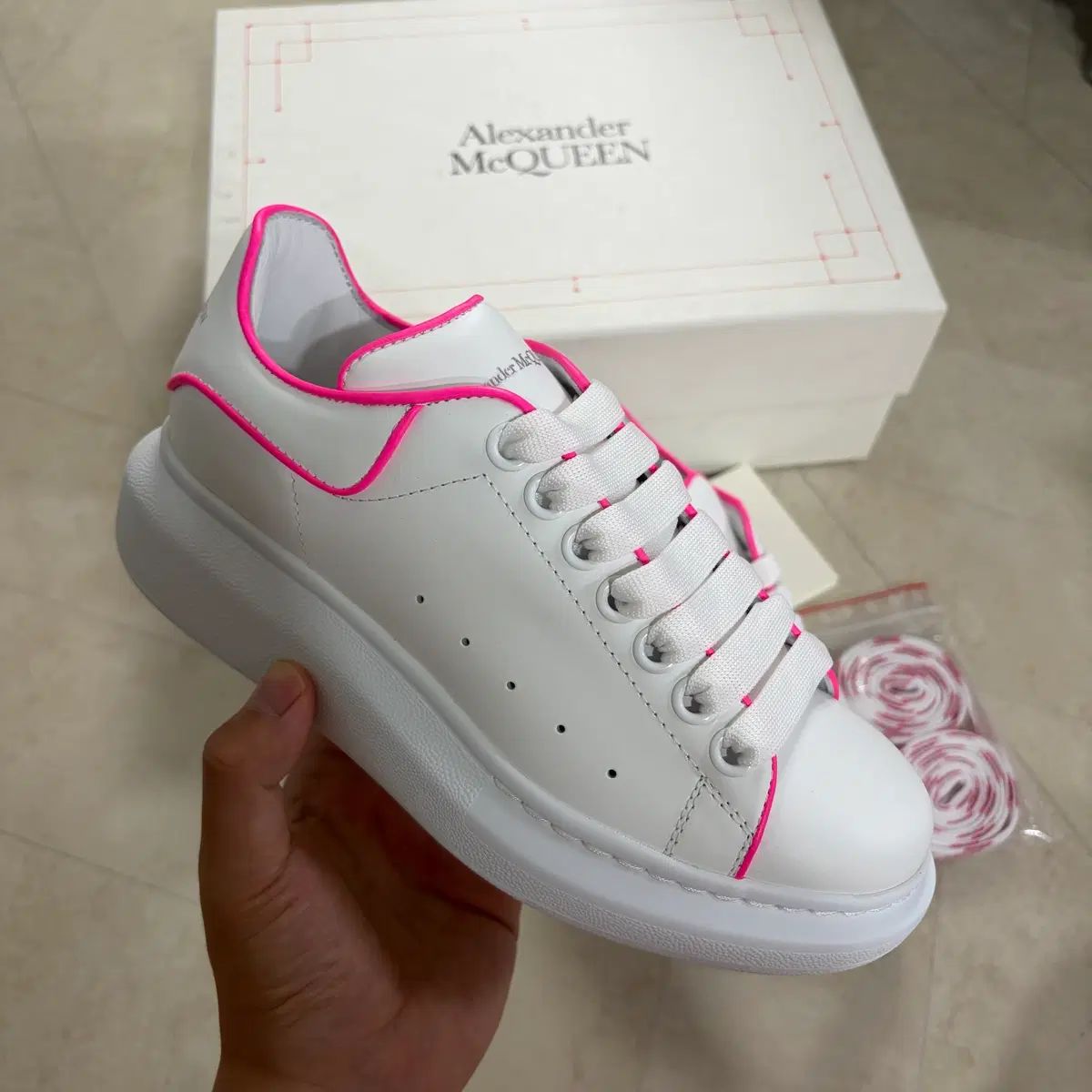 新品 (230) Alexander McQueen オーバーソール スニーカー 白ピンク
