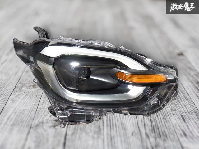 レンズ綺麗！ ☆即発送☆ トヨタ純正 MXPC10G MXPL10G MXPL15G シエンタ LED ヘッドライト ヘッドランプ 右 右側 打刻S1 KOITO 52-340 18,897円