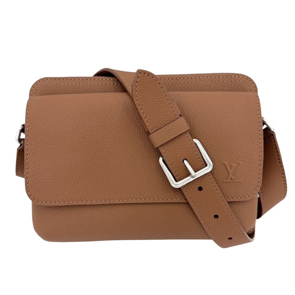 ルイヴィトン ショルダーバッグ メンズ LVアエログラム ボーディング･メッセンジャー 肩掛け 斜め掛け LOUIS VUITTON M25981 レザー ブラウン 茶 シルバー金具 美品【中古品】