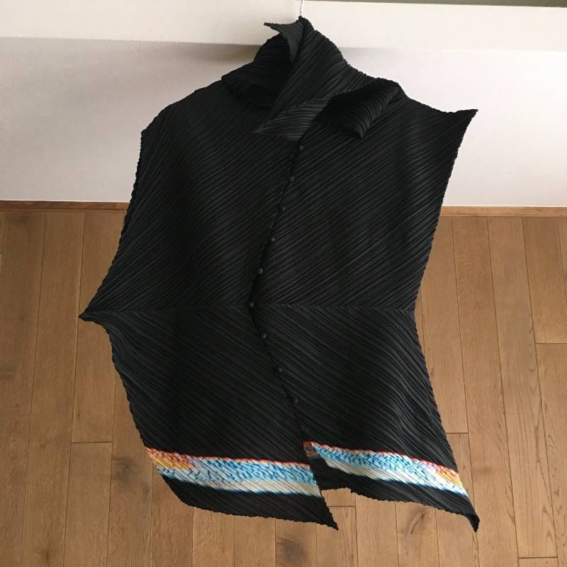 美品 ISSEY MIYAKE　イッセイミヤケ 　プリーツ　変形　トップスM 　IM94-FJ610