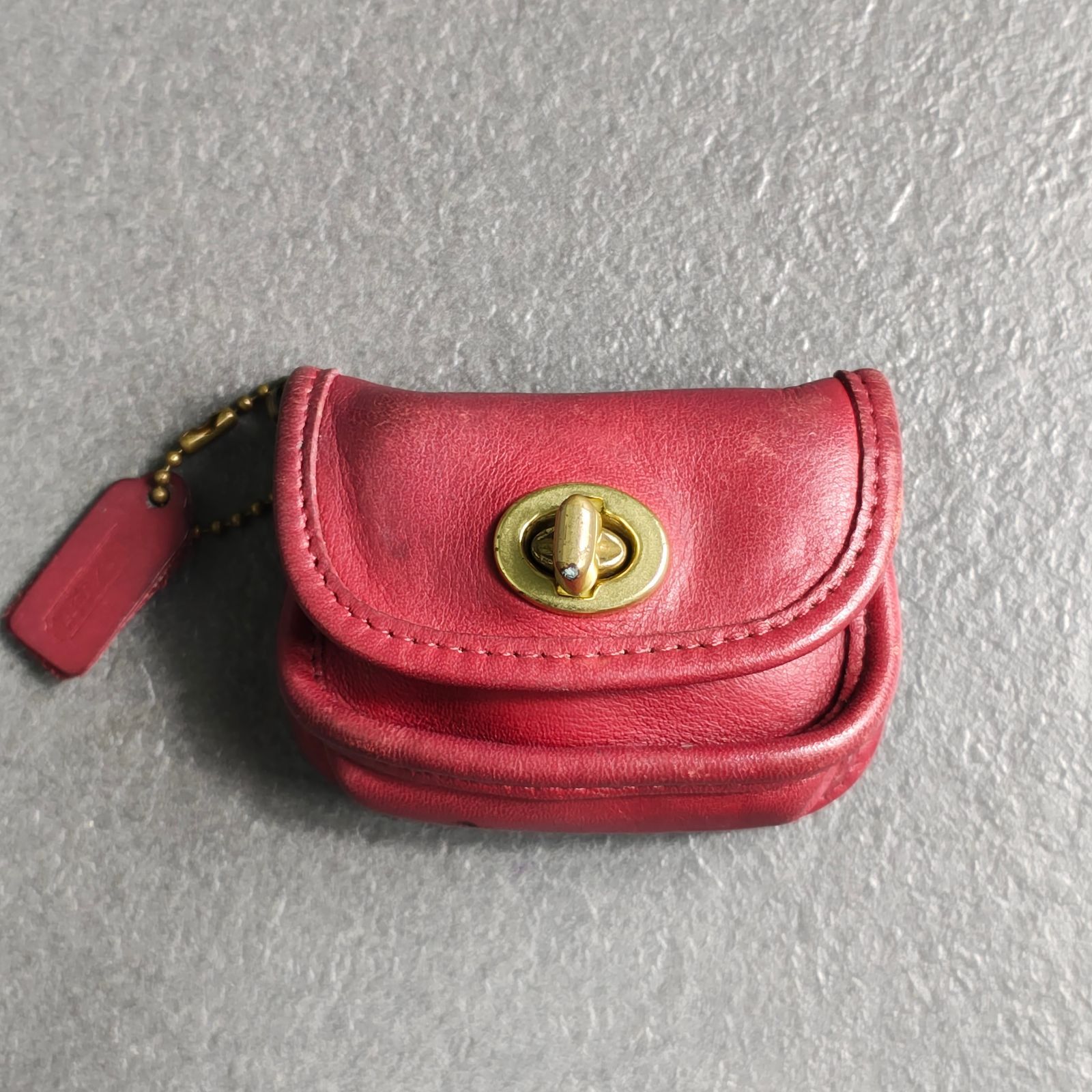 COACH 　オールドコーチ　キーホルダー　ターンロック　バッグチャーム　レッド