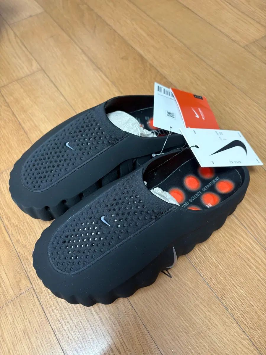 ナイキ マイン 001 240 ウィメンズ 新品 公式ホームページ購入 HQ4309-001 27,070円
