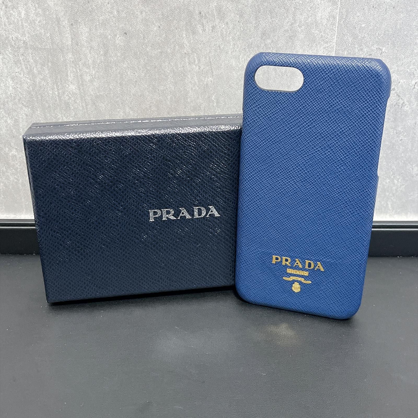 【PRADA】プラダ iPhone7 iPhone8 ケース 箱付き 1ZH035 サフィアーノ メタル レザー ブルー ゴールドロゴ スマホケース メンズ レディース