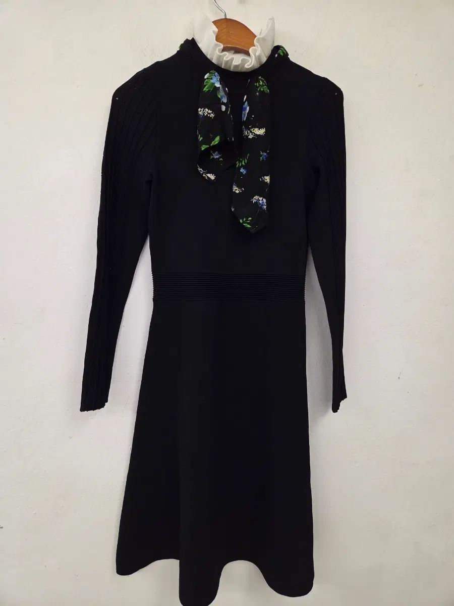 SANDRO ブラック ONE PIECE 36 17,025円