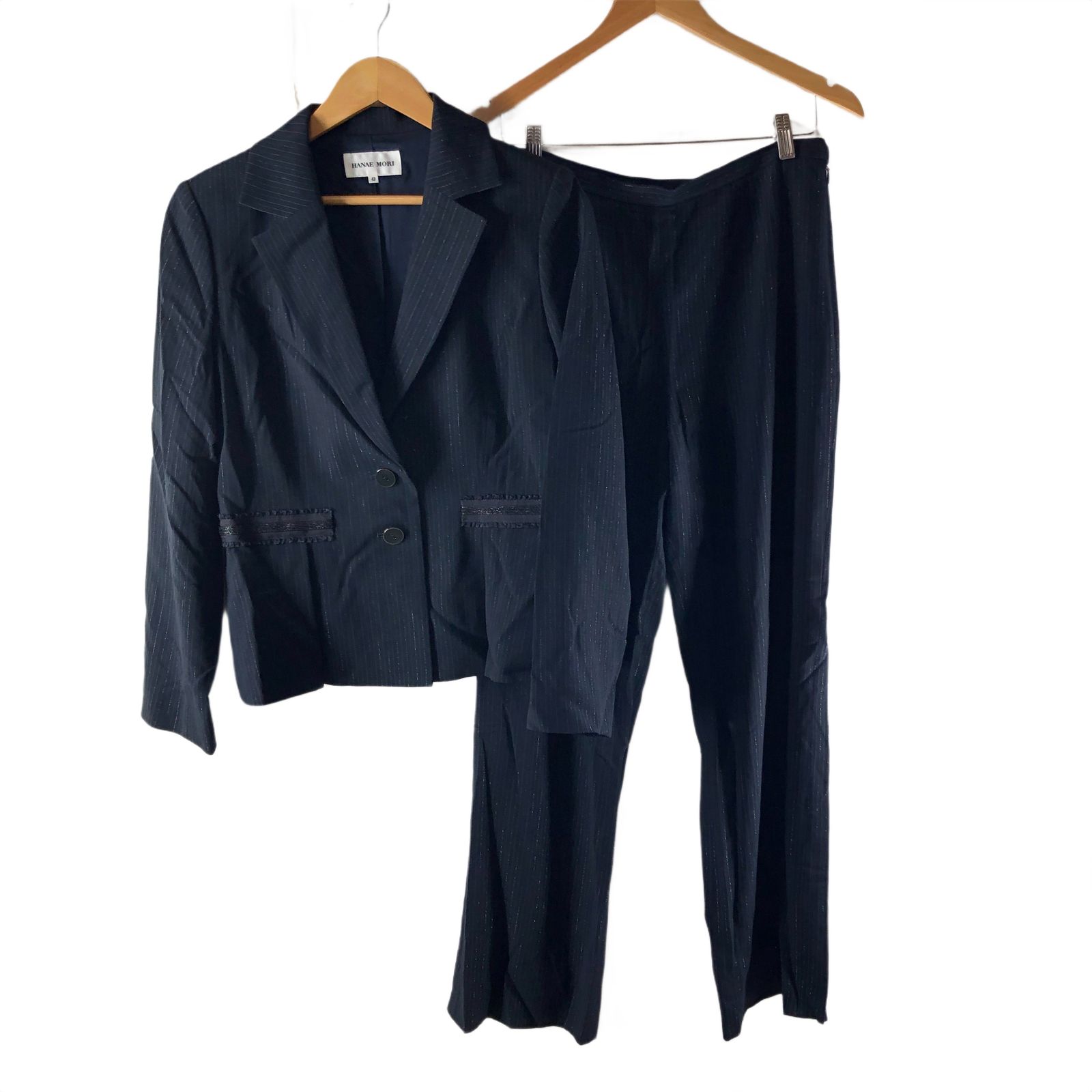 ハナエモリ 森英恵 HANAE MORI セットアップ スーツ ジャケット パンツ ストライプ 装飾付き ネイビー 42サイズ 1015870