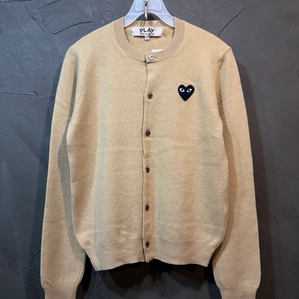 L COMME des GARCONS PLAY 꼼데가르송 ブラック ハート ワッペン カーディガン ベージュ 17,330円
