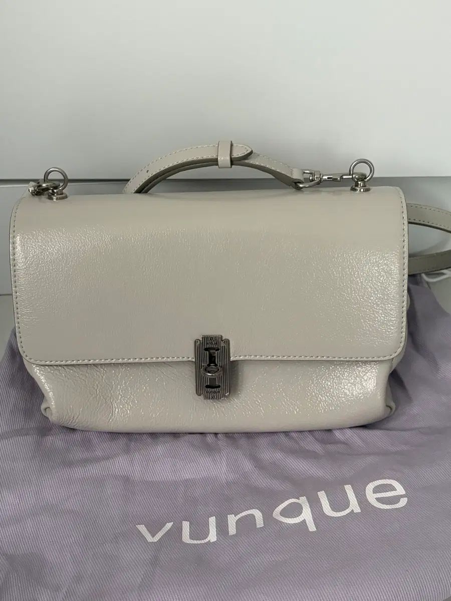 新品) vunque バゲット ショルダーバッグ ライトベージュ