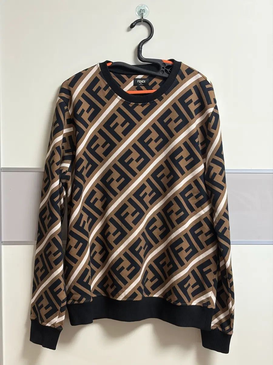 FENDI フェンディ FFロゴ スウェット 81,377円
