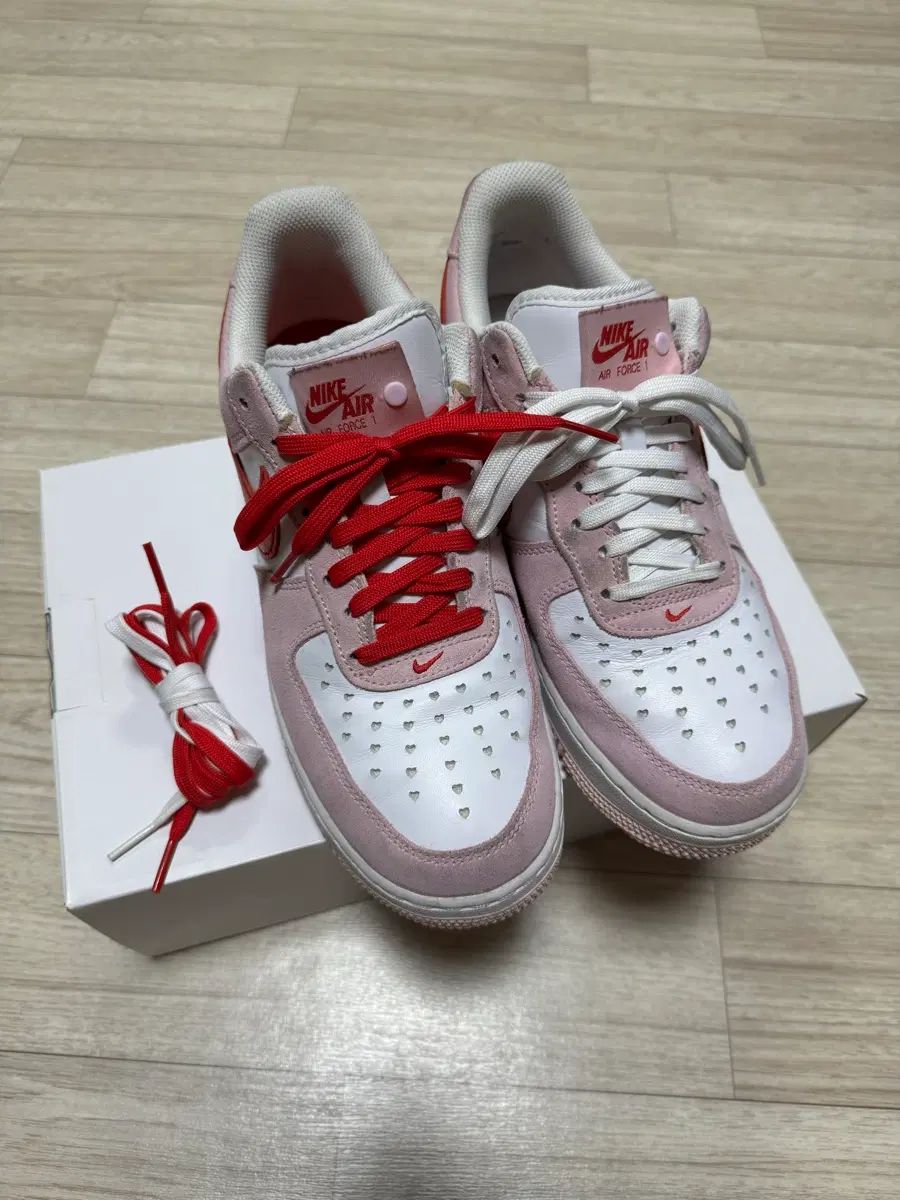 265 NIKE エアフォース バレンタイン デー ピンク