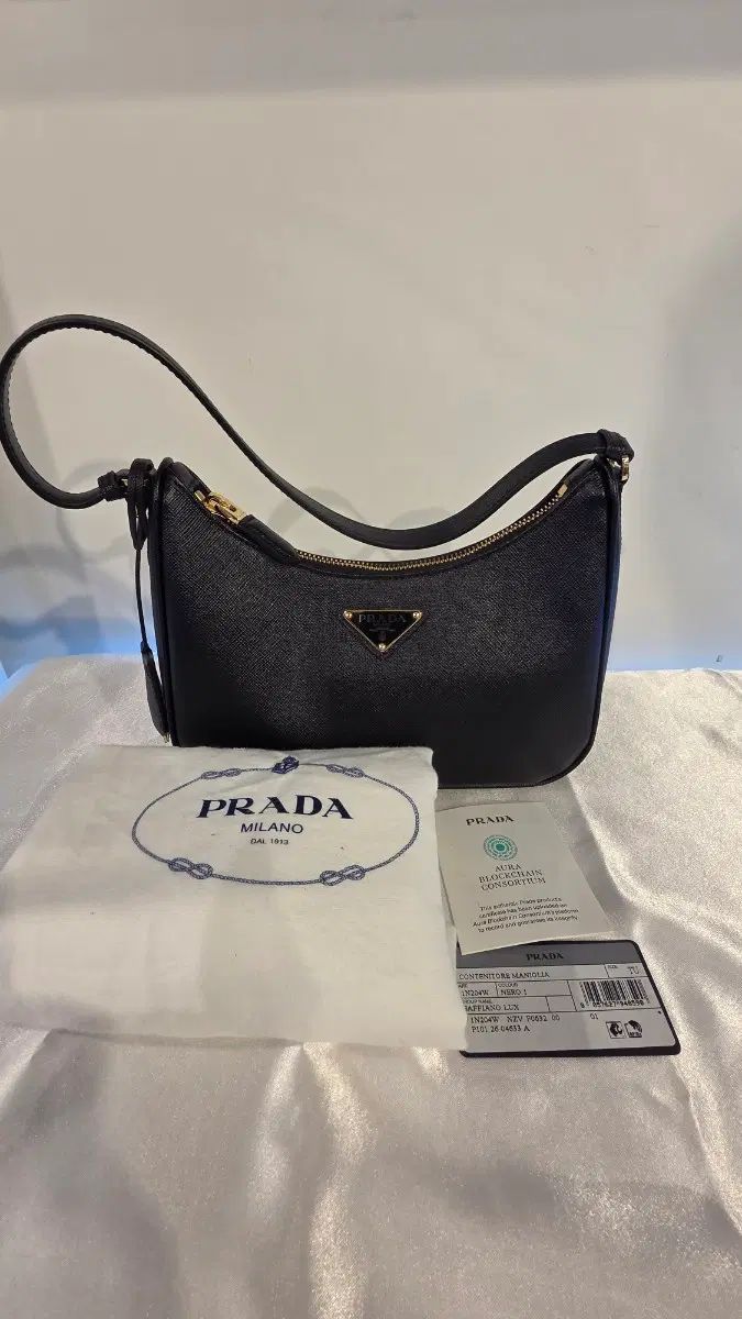 2026年 PRADA プラダ ブラック サフィアーノ ショルダーバッグ 新品