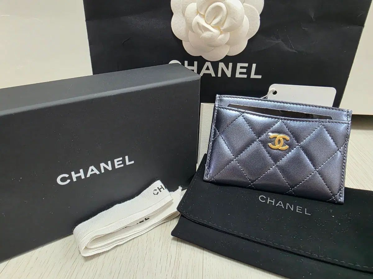 未使用／フルセット CHANEL シャネル Classic カードホルダー 23C メタリック (タグ／シール含む)