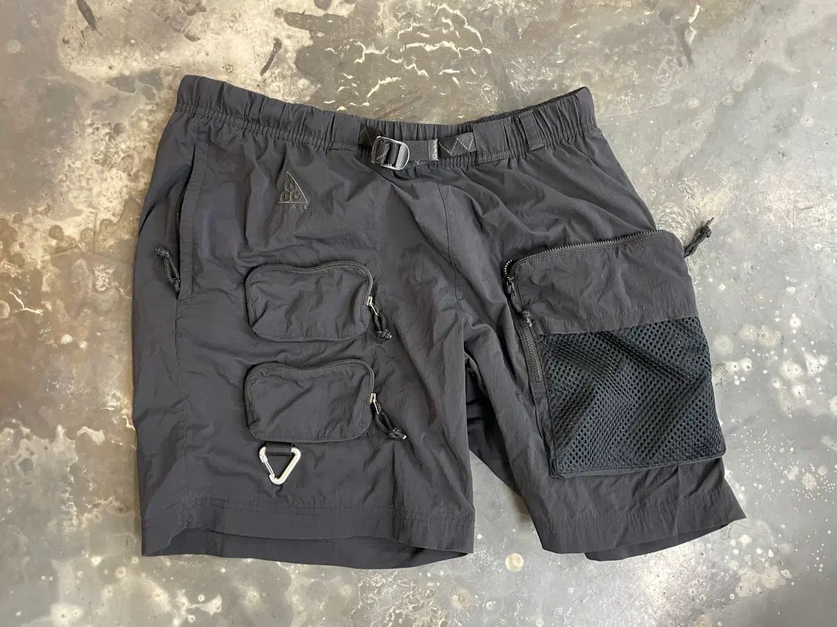 ナイキ ACG カーゴ ハーフパンツ 黒 L (85cm)