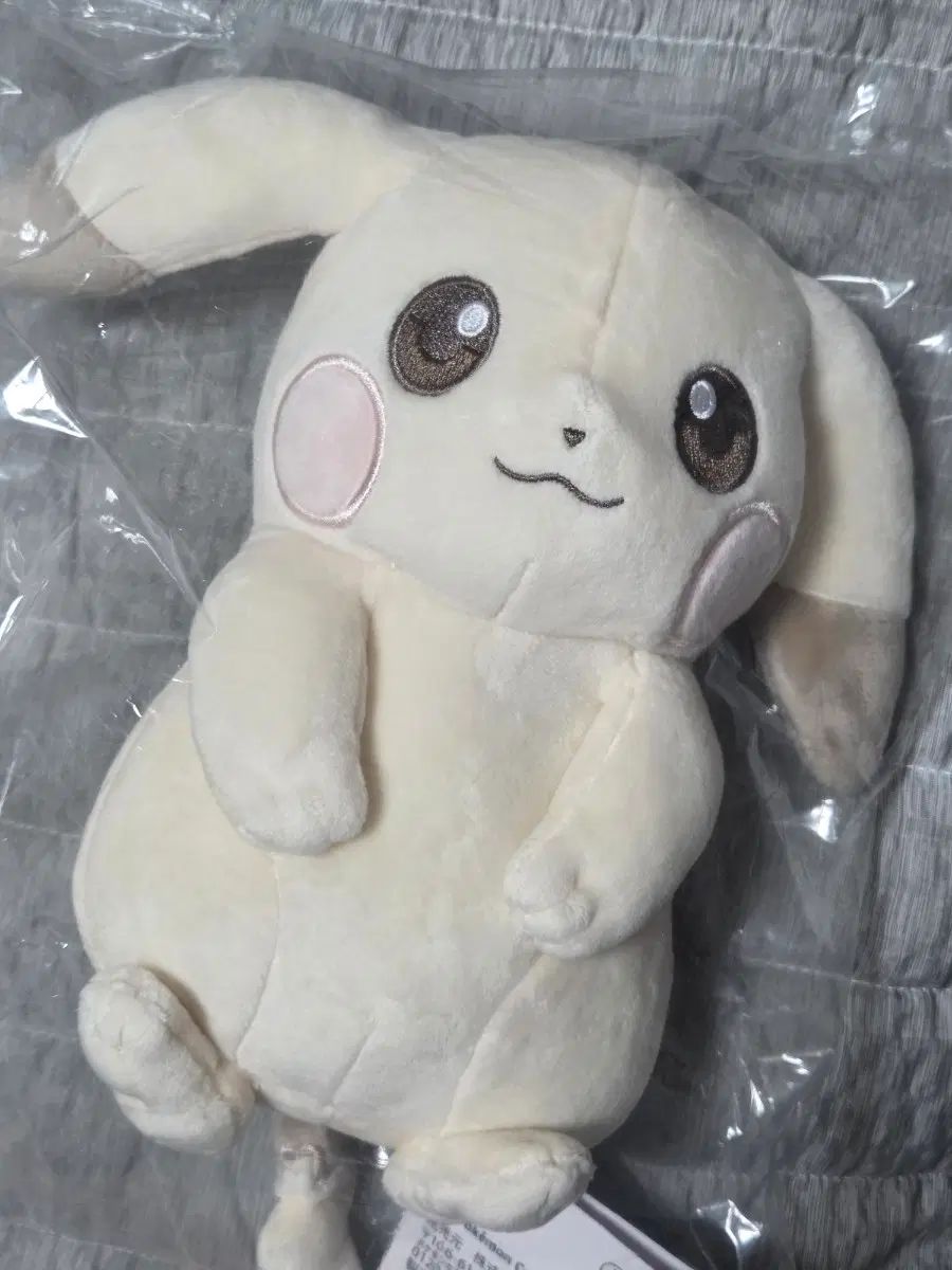ポケモンセンター 창백한 ピカチュウ 창카츄 ぬいぐるみ