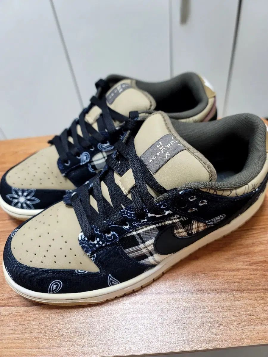 ナイキ SB ダンクロー トラヴィススコット コラボ 265 84,119円