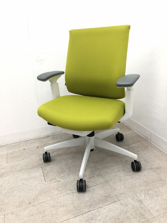 【中古品】コクヨ ウィザード4シリーズ 可動肘付ウィザード4チェア C06-W132CW グリーン 26,475円
