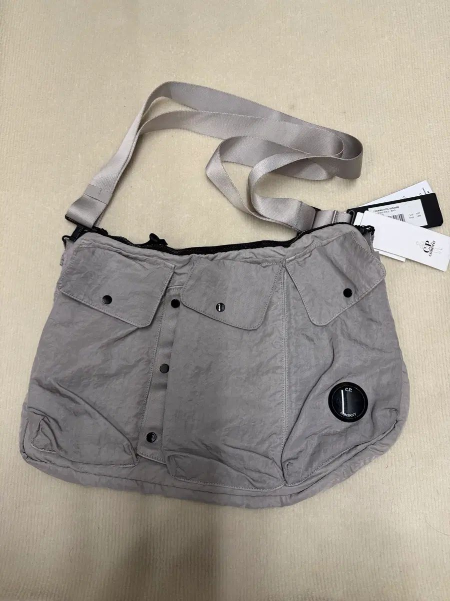 ほぼ新品 C.P. COMPANY シーピーカンパニー ナイロン クロスバック