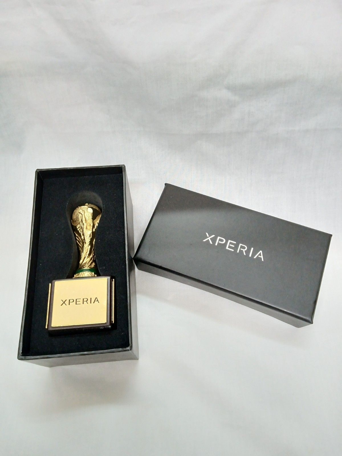MAG037　xperia×FIFA　ワールドカップ　コラボミニチュアトロフィー