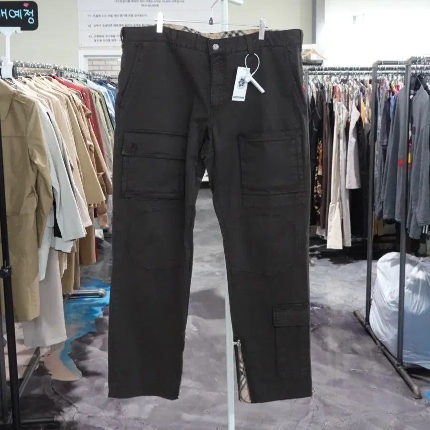 BURBERRY バーバリー ヴィンテージ マルチポケット カーゴ パンツ 2324
