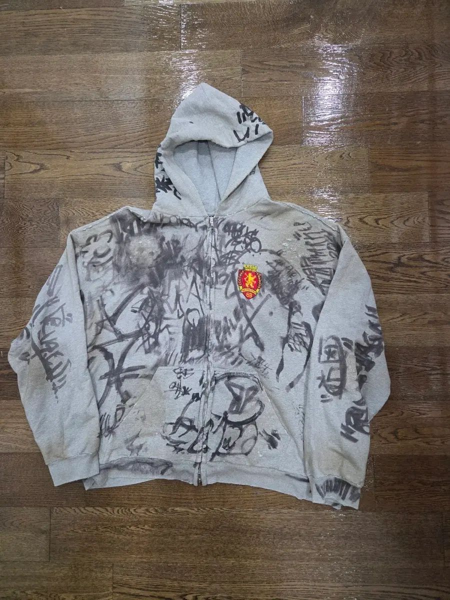 バレンシアガ(BALENCIAGA) 22SS スケーター グラフィティ ジッパー フーディ(Skater Graffiti Zip-Up Hoodie) 182,324円