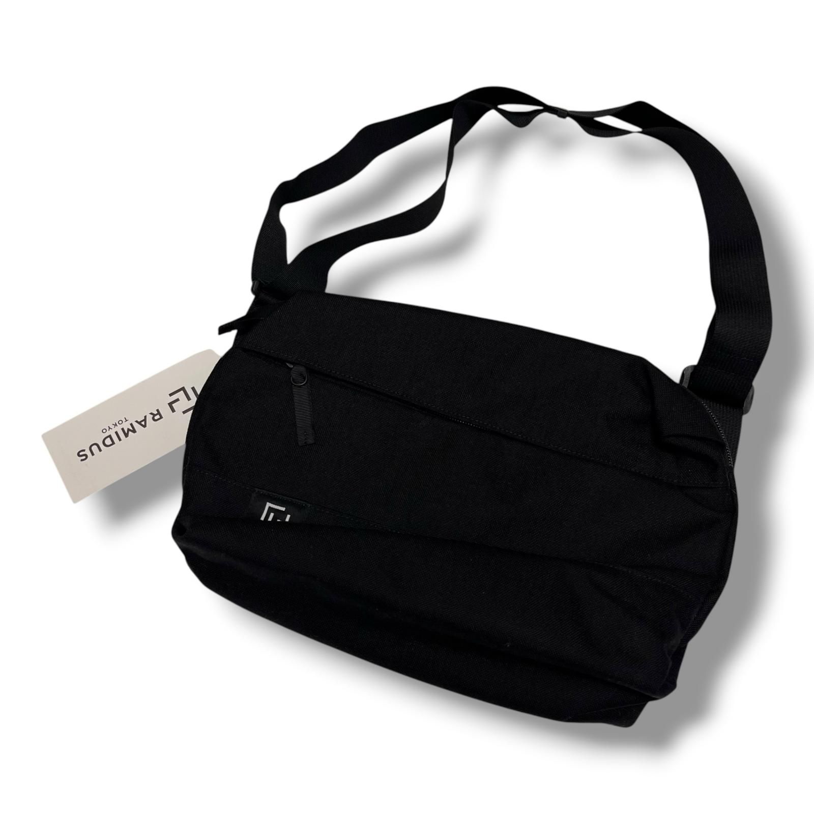 未使用 RAMIDUS ZIP SHOULDER BAG ショルダーバック ラミダス B027003-00100 ブラック M （21834M）