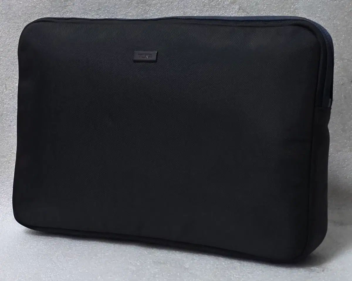 Tumi(トゥミ) TUMI ノートパソコン タブレット iPad ポーチ セカンドバッグ 7,261円