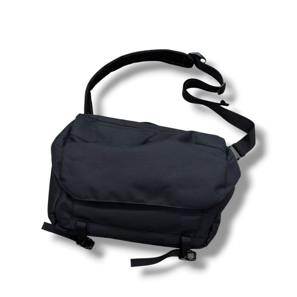 MONOLITH SHOULDER PRO FLAP M BLACK Mサイズ ブラック