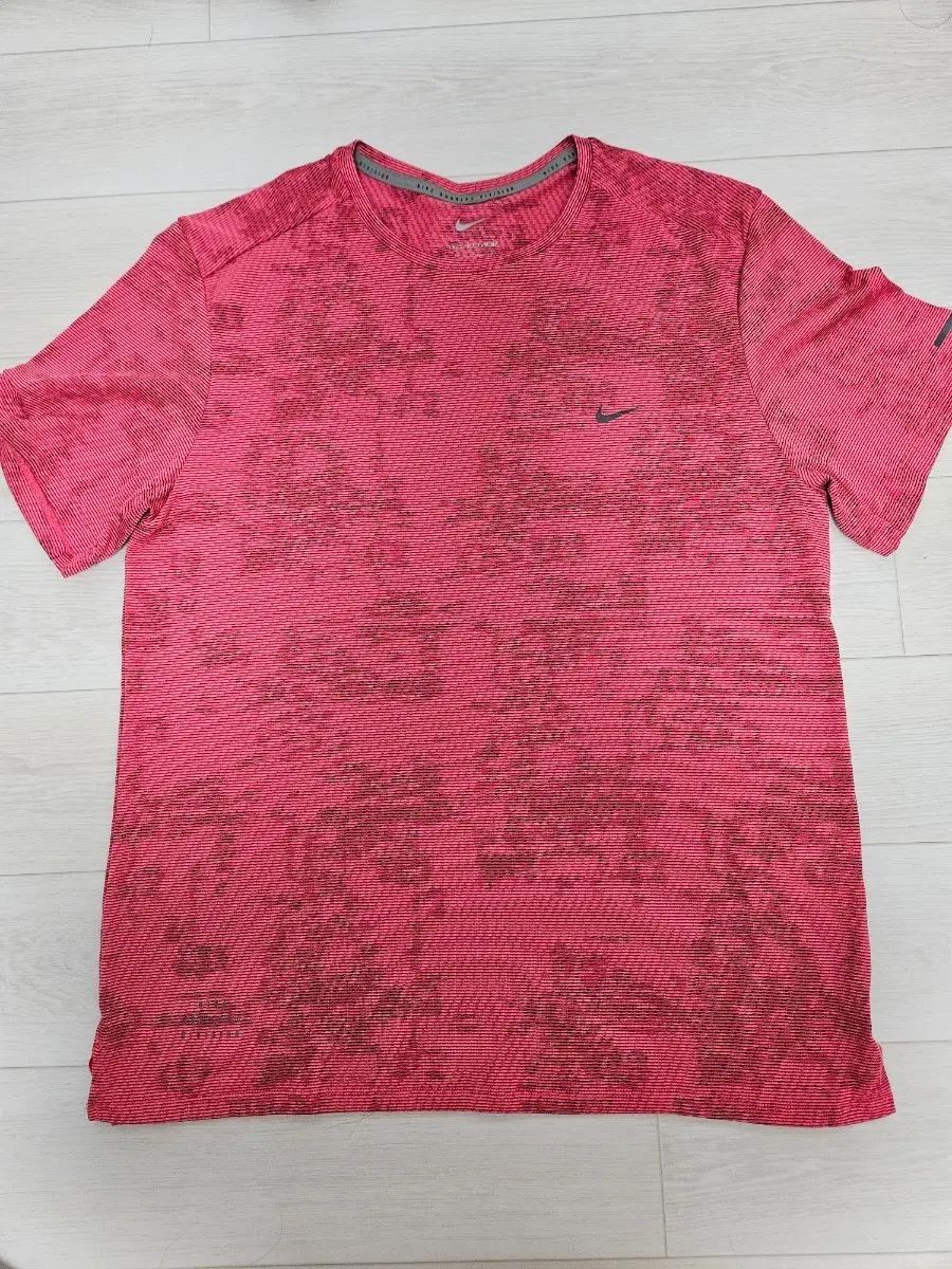 ナイキ ランニング ディヴィジョン adv 半袖Tシャツ 出品