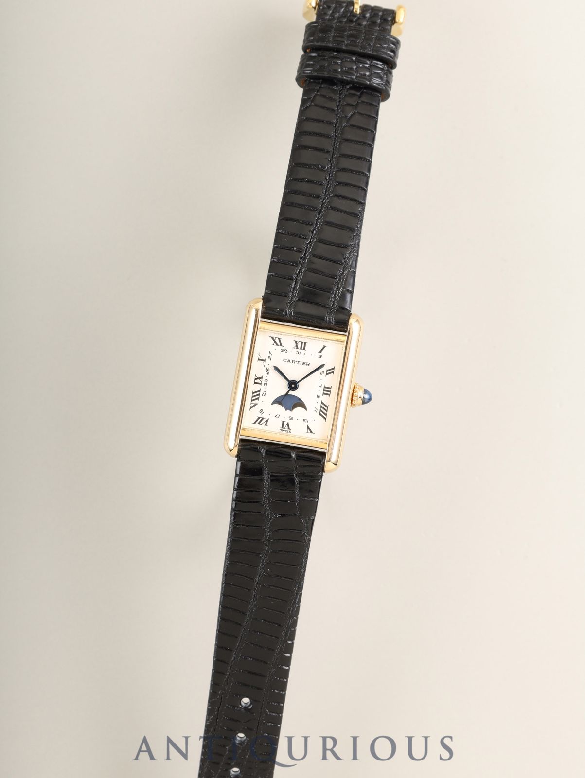 カルティエ タンクルイカルティエ MM ムーンフェイズ W1500851/8190 クォーツ 18K 革 純正ピンバックル（GP）アイボリーローマン文字盤（SWISS表記）カルティエブティックにてコンプリートサービス済み 719,950円