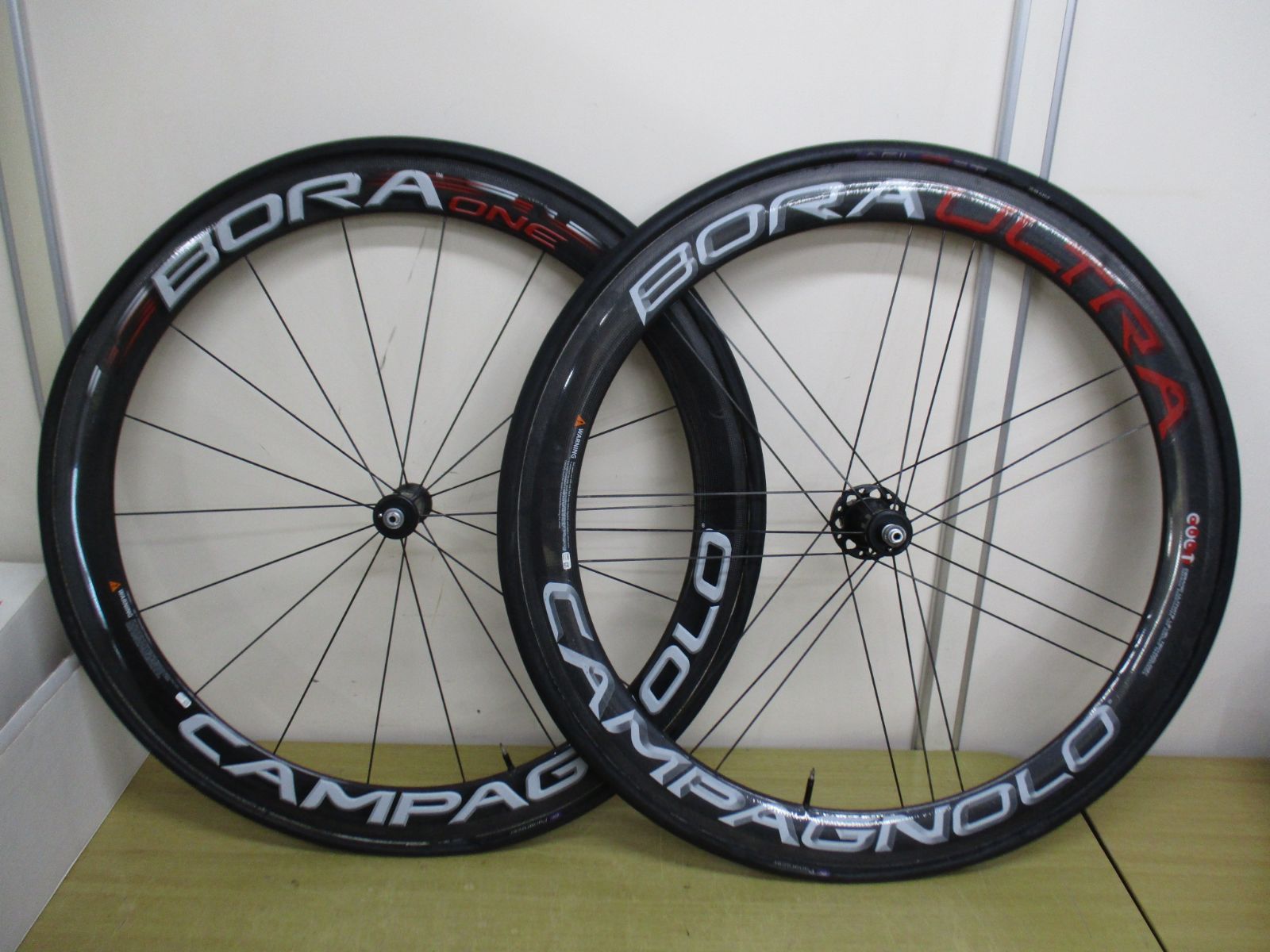 SHIMANO 28H XTR HB-M950 フロントハブ SHIMANO 28H XTR HB-M950 向う正面ハブ SHIMANO 28H XTR HB-M950