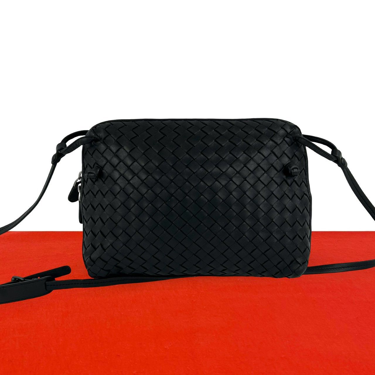 極 美品 BOTTEGA VENETA ボッテガヴェネタ ヴィンテージ イントレチャート レザー 本革 ショルダーバッグ ポシェット ブラック 64092