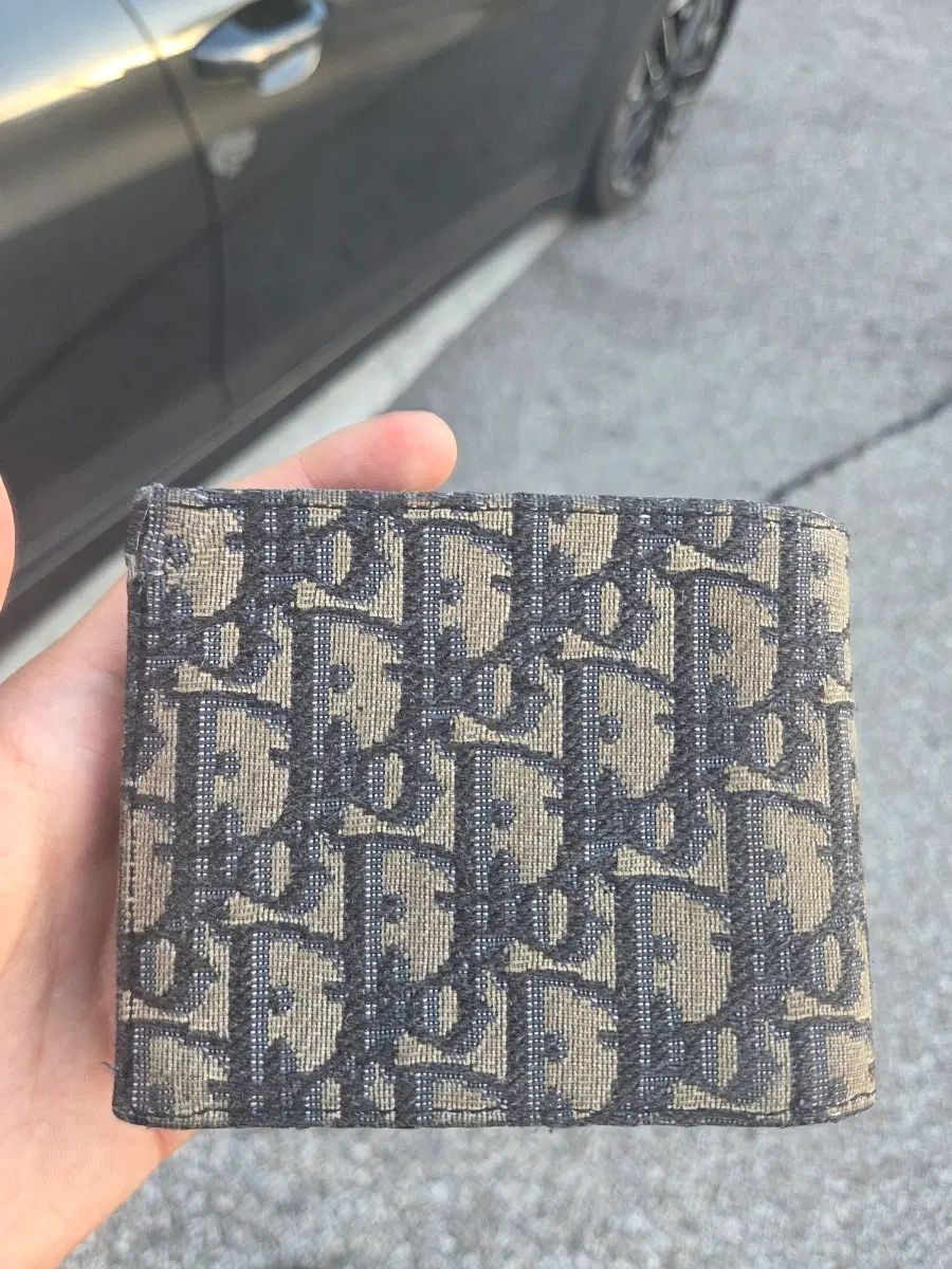 ディオール オブリーク 二つ折り財布 26,390円
