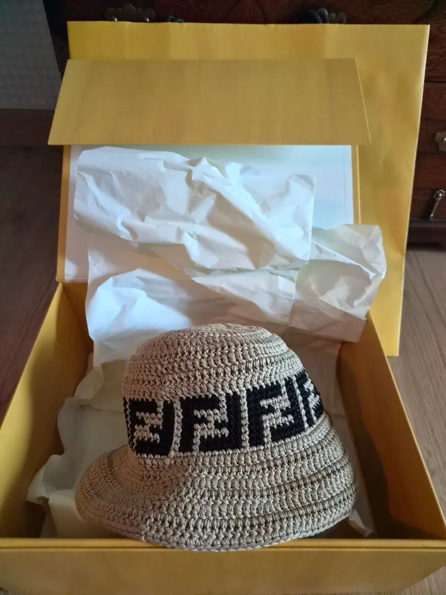 FENDI フェンディ FF ロゴ バケットハット ベージュ