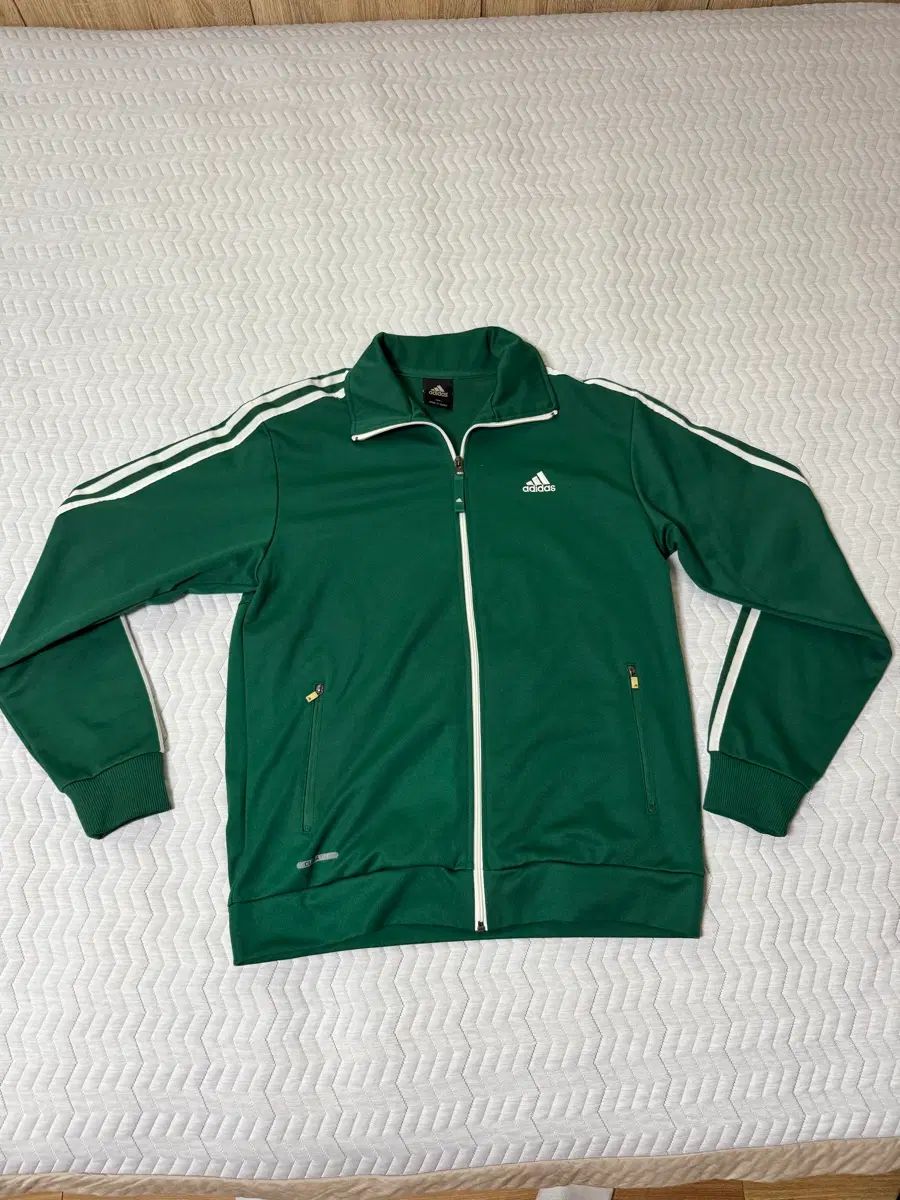 アディダス グリーン トラックジャージ 8,050円
