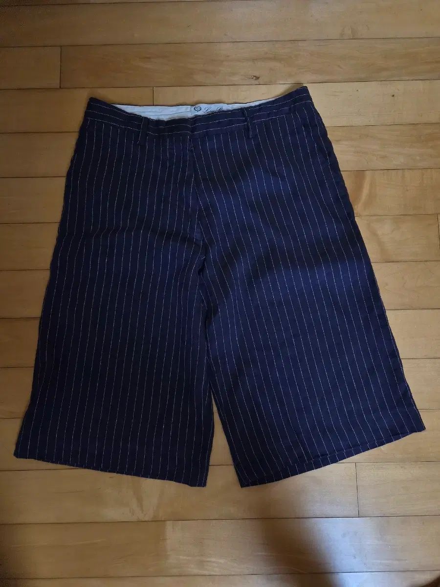 ロロ・ピアーナ ハーフパンツ 22,799円