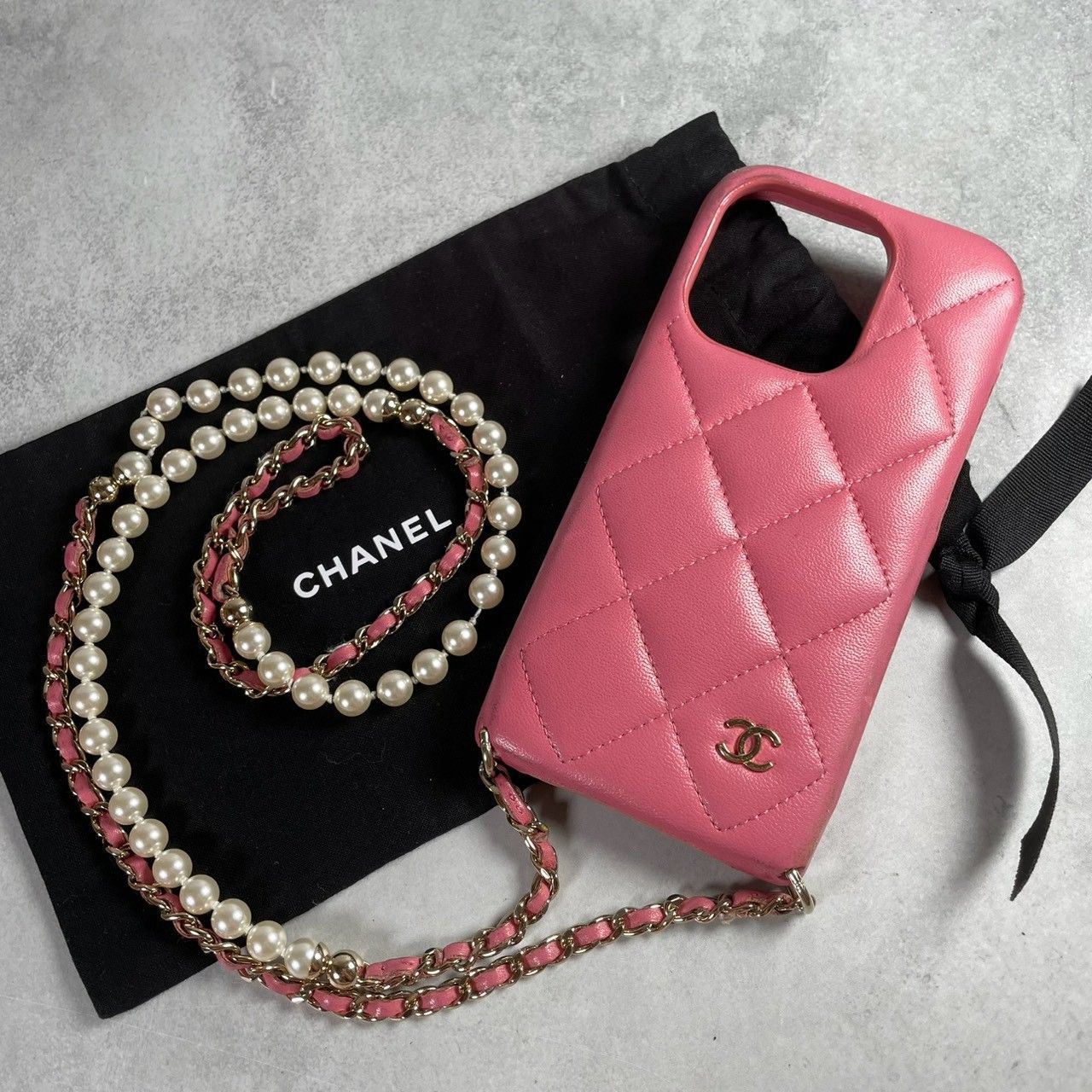 人気✨CHANEL シャネル パールチェーン スマホショルダー iphone14pro&15 アイフォン スマートフォン タイムレスクラシックライン ココマーク キルティング ピンク　キャビアスキン