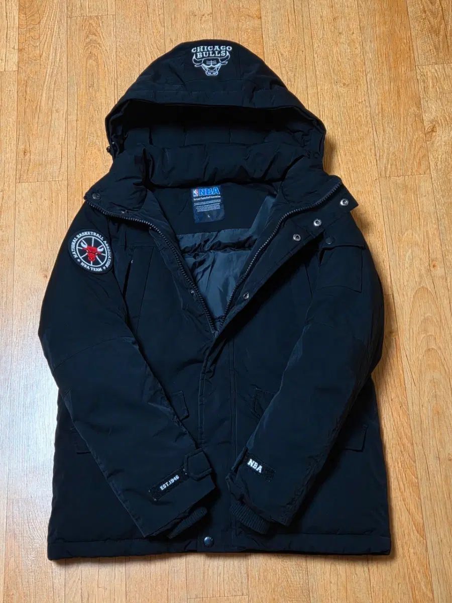 (ほぼ新品) NBA シカゴ ブルズ 軽くてパンパンなダウン ブラック ダウンジャケット 実際 100 9,918円