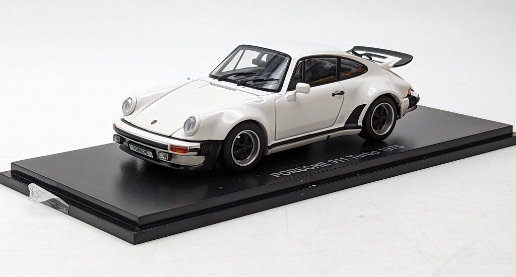 京商 1/43スケール PORSCHE 911 TURBO 1975(White) 05524W