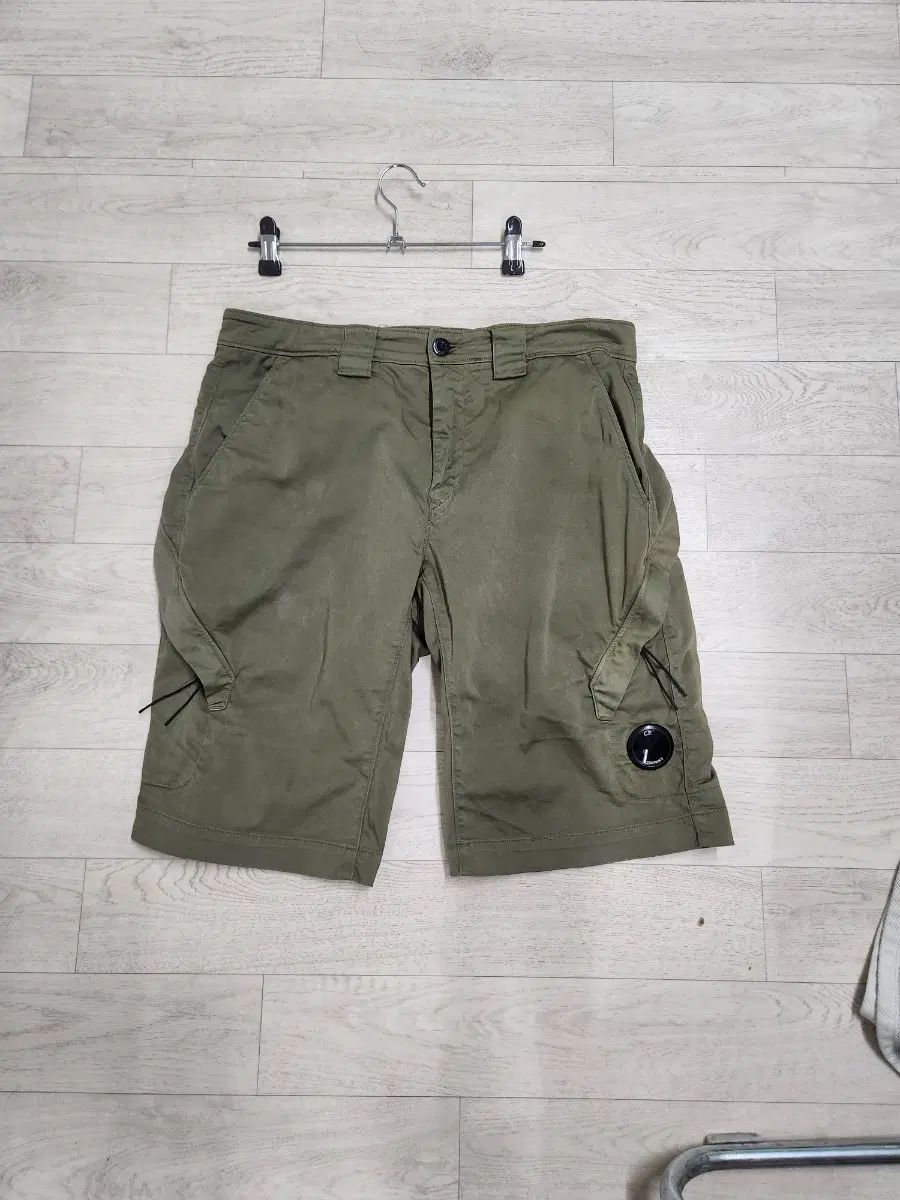 C.P. COMPANY シーピーカンパニー ハーフパンツ ズボン パンツ 正規品 A級 カーキ 韓国サイズ 32-33